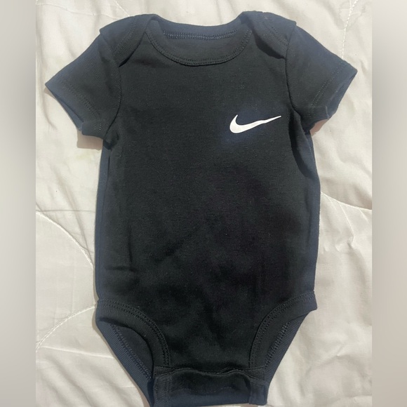 NIKE INFANT ONESIE - Picture 1 of 3